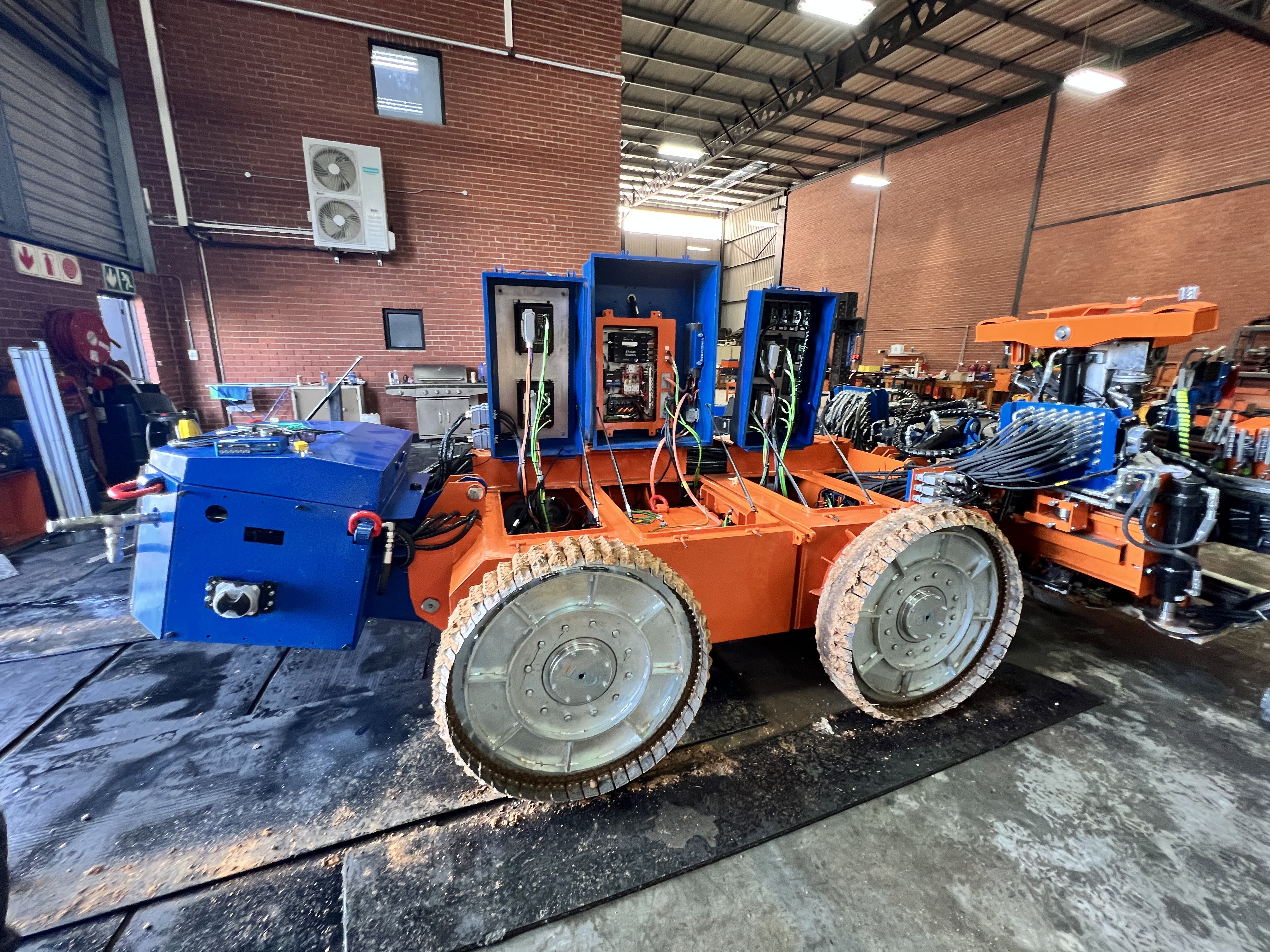 Instrumented CMTI mining vehicle prepared for a measurement run