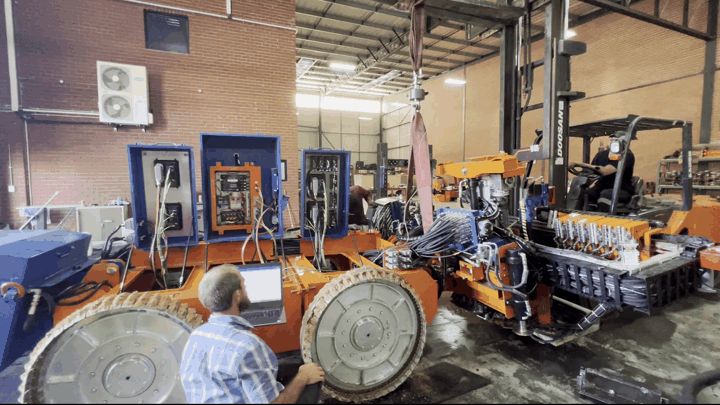 Short animated sequence showing instrumentation and data collection on a CMTI mining vehicle