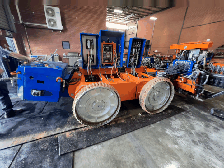 Short animated sequence of an instrumented CMTI mining vehicle in the workshop